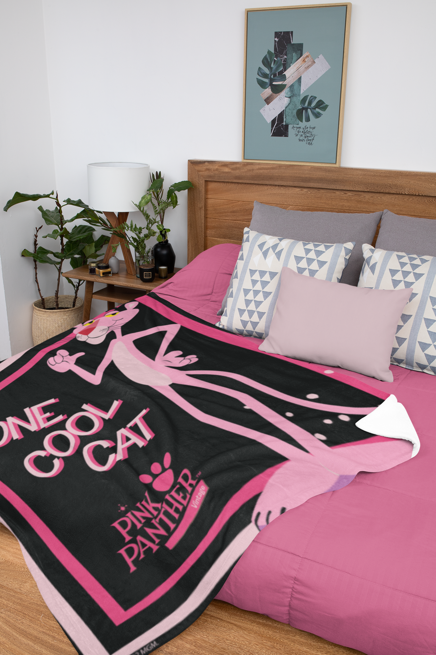 MGM The Pink Panther Cool Cat Super Soft And Cuddly Plush Fleece Throw Blanket