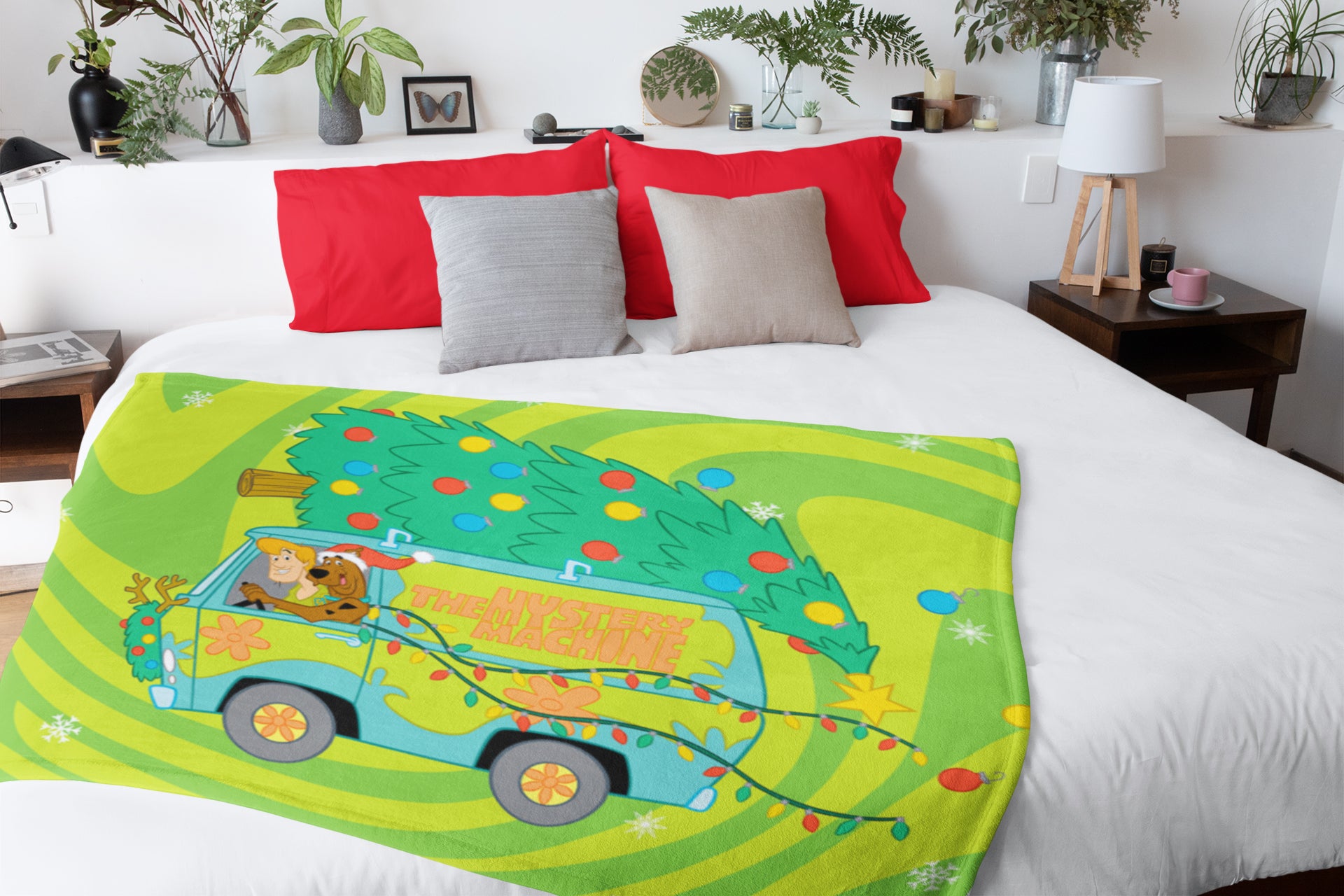 Scooby Doo The Mystery Machine Haulin' Christmas Tree Silk Touch Throw Blanket