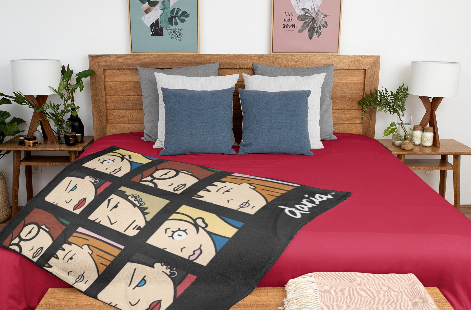 MTV Daria Character Faces Plush Fleece Throw Blanket Wall Scroll