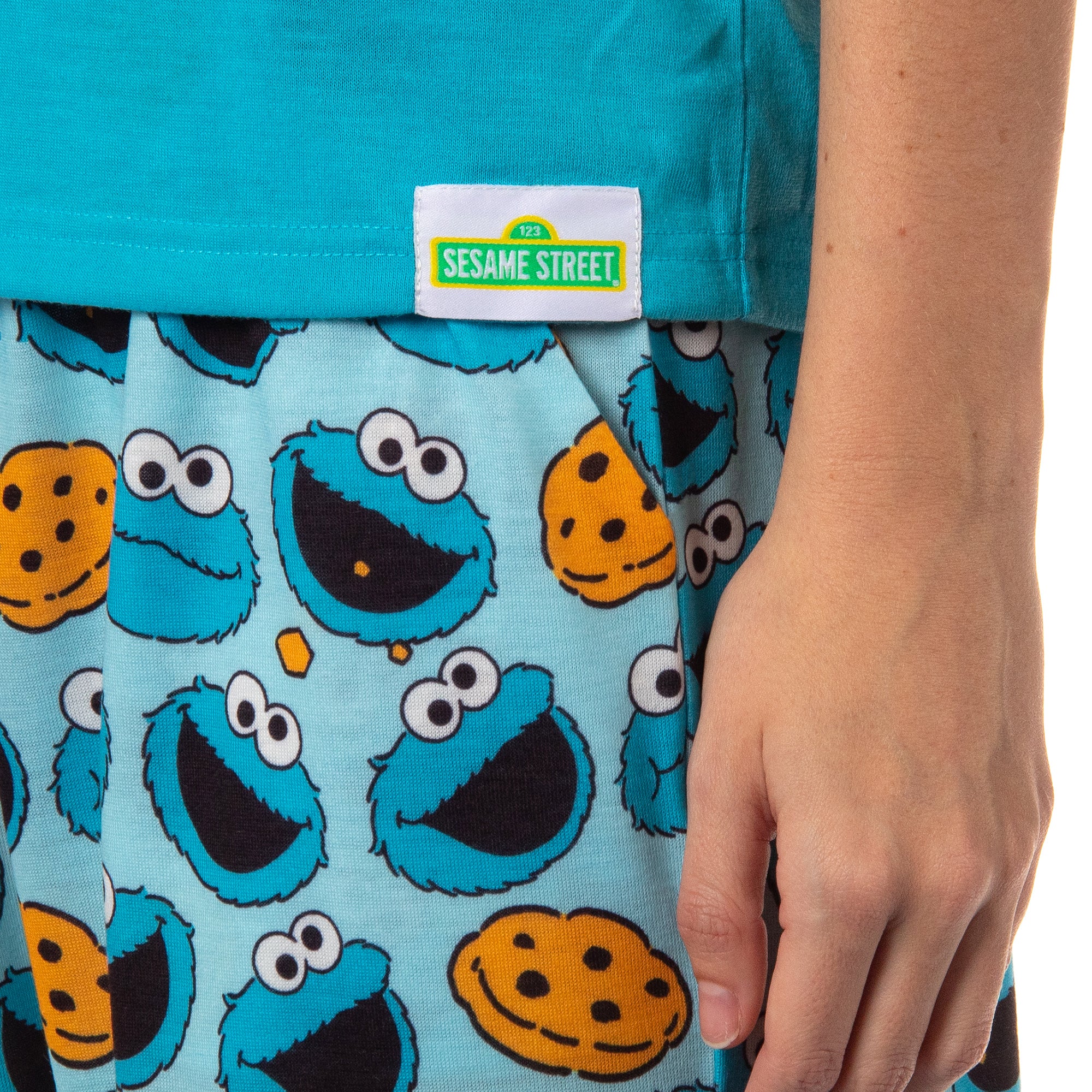 Sesame Street Women's Big Face Tossed Print Pajama Set (Cookie Monster, XS)